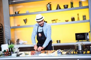 Florin Cilica şi-a împlinit visul de apărea la televizor. Şi-a spus povestea gătind broaşte