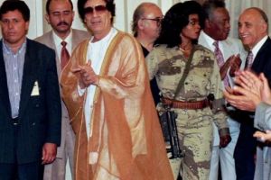 În lume Gaddafi ţinea şcolăriţe în beci, ca sclave sexuale. „Nu-ţi fie teamă. Sunt şi fratele, şi iubitul tău. Vei rămâne mereu cu mine“