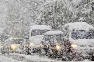 Avertizare meteo de ninsori şi vânt