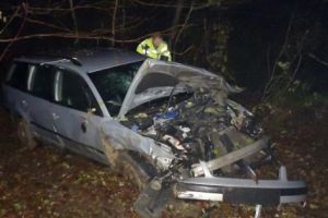 Şoferiţa a ajuns cu maşina în râpă