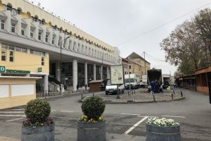 Parcarea de la Modex devine istorie. Primarul vrea acolo un soclu pentru o statuie ecvestră