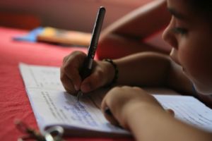 400.000 de copii din România nu merg la şcoală