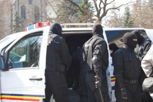 PERCHEZITII de amploare in Ploiesti la persoane banuite de furturi din societati comerciale