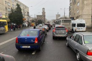 Ploiestiul este blocat! Haos in trafic din cauza repetitiilor pentru 1 Decembrie