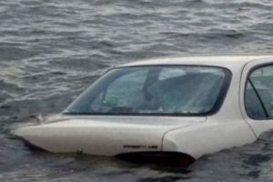 ACCIDENT TERIBIL. O mama şi copilul de un an au căzut în LAC. Scafandrii au intervenit de URGENȚĂ