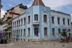 Impozanta clădire din centrul oraşului Miercurea-Ciuc, a fost scoasă la vânzare, dar poate fi şi închiriată