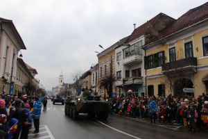 Cea mai mare paradă din istoria Bistriţei, de Centenar. Premiere în tehnica militară