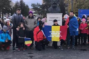 FOTO/VIDEO. Șapte sătmăreni au pornit, miercuri, pe jos spre Alba Iulia. Ei vor parcurge 270 de kilometri ca să sărbătorească Centenarul Marii Uniri în Alba Iulia