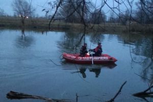 VIDEO FOTO Femeie găsită decedată într-un lac. A fost căutată două zile