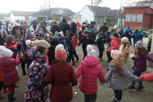 Toţi elevii au datoria de a intona inmul naţional ”Deşteaptă-te, române!” la şcoală, în cinstea Centenarului Marii Uniri