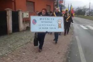 VIDEO: Români din diferite zone sosesc deja la Alba Iulia, pentru a sărbători Centenarul