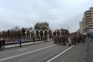 LIVE VIDEO: Repetiţii pentru PARADA militară de 1 Decembrie, de la Alba Iulia