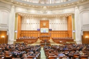 ALERTĂ Deputaţii au DECIS - Vârsta de pensionare se schimbă, sunt vizaţi toţi medicii din România