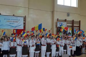 La ceas aniversar de Centenar