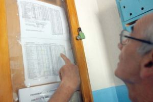 Cei care nu plătesc întreţinerea rămân fără locuinţă