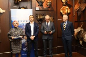 FOTO Eveniment unic în sfera literaturii de vânătoare – Două cărţi, lansate la Muzeul Cinegetic din Sibiu