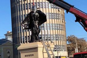 FOTO. A fost amplasată Statuia Eroului Necunoscut