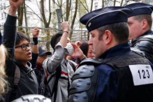 REVOLTĂ. Oamenii au ieşit în stradă pentru a-şi PROTEJA ANIMALELE