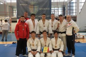 Clasări pe podium pentru judoka orădeni la Naţionalele de tineret pe echipe şi Ne Waza de la Drobeta Turnu Severin