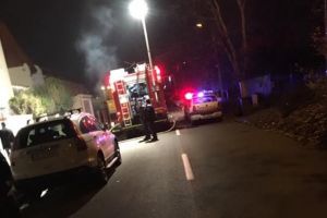 Maşină distrusă după ce a fost cuprinsă de flăcări, la Timişoara