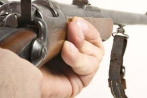 Modificare PERICULOASĂ de legislaţie. ARMELE DE FOC vor fi la îndemâna ORICUI! Noua lege privind regimul armelor şi al muniţiilor, aproape de a fi adoptată