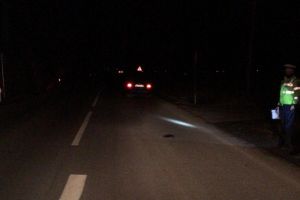 FOTO – Pieton în comă după ce a fost lovit în plin de o maşină