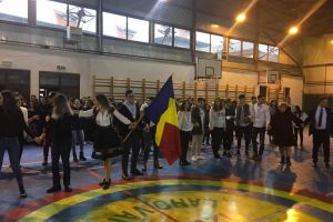 FOTO – Elevii si profesorii de la C. N. “Alexandru Lahovari”, au sarbatorit Centenarul Marii Uniri!