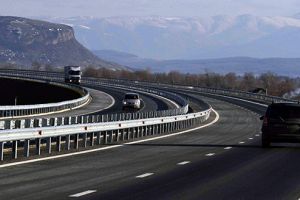 Două zile camioanele sunt scoase de pe autostrăzi şi trecute pe drumurile naţionale