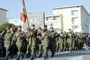 Centenarul Marii Uniri, sărbătorit cu parade militare şi muzică populară