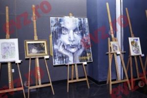 Artiştii au pictat, părintele Iustin are acum speranţă şi ajutor pentru cinci familii. Licitaţie caritabilă de tablouri în cadrul Galei Capital 26