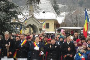 Junii invită braşovenii la Hora Unirii în Piaţa Sfatului