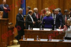 Ședinţa solemnă de Centenar. Şicanele între bărbaţii de stat au marcat momentul istoric
