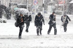 Medicii atenţionează: expunerea prelungită la frig poate cauza degerături şi hipotermie