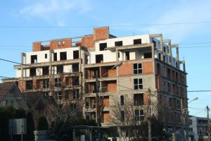 Cum să construieşti un bloc la Bistriţa cu atâtea etaje câte vrei cu complicitatea unor funcţionari