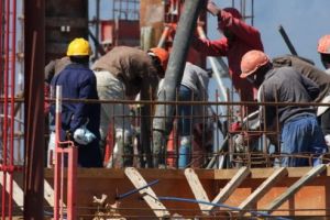 Criză de meseriaşi în construcţii