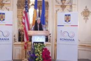 Viceprim-ministrul Ana Birchall, la receptia oferita de Ambasada Romaniei la Washington, cu ocazia aniversarii Centenarului Marii Uniri.