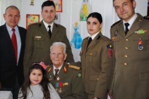 De Centenar, onor la general!