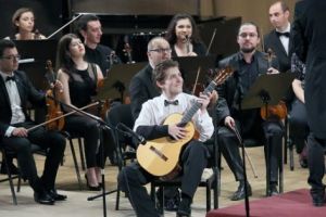 Andrei Tase, fericit că va interpreta, la Piteşti, imnul pe care l-a compus, „La mulţi ani, România!”