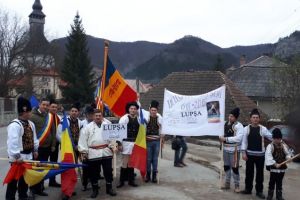 FOTO / VIDEO: MOȚII trec munţii, pe jos, spre Alba Iulia, ca pe vremea lui Iancu şi Horea. Ei vor reface traseul delegaţiei din Lupşa, de acum 100 de ani