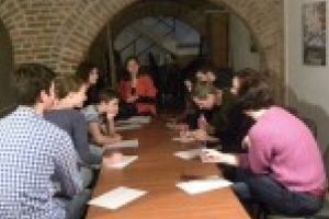 Casa de Cultură „Traian Demetrescu” lansează concursul de desen digital „Sărbători de iarnă cu braţele deschise”, ediţia a XI-a.