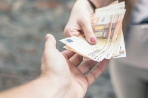 PERICOL MAJOR pentru tinerii cu vârste cuprinse între 15 ŞI 29 DE ANI