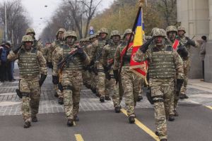 Mii de militari romani si straini participa la impresionanta parada organizata cu ocazia Zilei Nationale a Romaniei, in Piata Arcul de Triumf din Bucuresti. Programul festivitatilor 