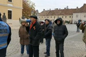 VIDEO: Scandări împotriva Guvernului şi huiduieli la ieşirea din Sala Unirii de la Alba Iulia
