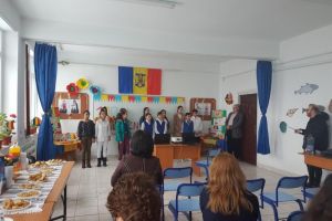 Sub auspiciile Filialei Constanta a Societatii de Stiinte Istorice din Romania: La scolile Ciprian Porumbescu din Constanta si Mihail Sadoveanu din Medgidia s-a omagiat Centenarul Bucovinei 