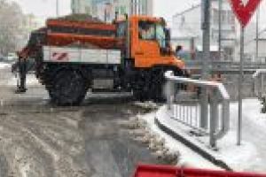 41 de utilaje acţionează pentru menţinerea în stare funcţionale a străzilor din Craiova