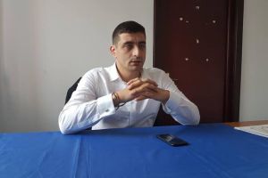 VIDEO: MARȘUL UNIRII dă startul zilei de 1 DECEMBRIE la Alba Iulia. Participă mii se basarabeni, nord-bucovineni şi români din ţară veniţi pe jos sau cu căruţele, ca acum 100 de ani