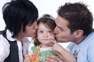 Procedurile de ADOPŢIE au fost SIMPLIFICATE. Ce stimulent FINANCIAR vor primi părinţii adoptivi