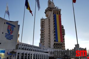 FOTO/VIDEO. Drapelul României, arborat pe Palatul Administrativ