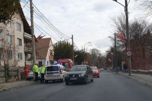 FOTO Accident pe Strada Avrig. Șoferului i s-a făcut rău