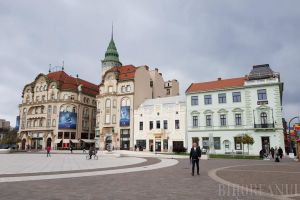 Piaţa Unirii, fără schele. A fost finalizată reabilitarea faţadei clădirii de la colţul străzii Alecsandri (FOTO)